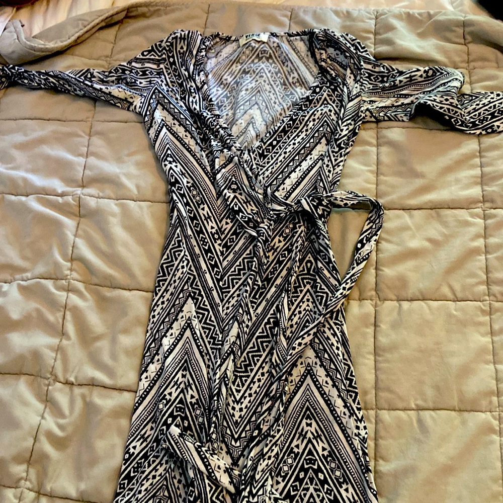 Verse, wrap dress